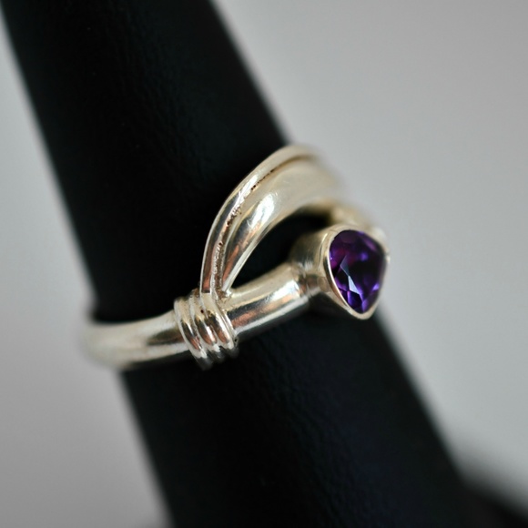 Sterling Silver & Amethyst Ring - Picture 3 of 7